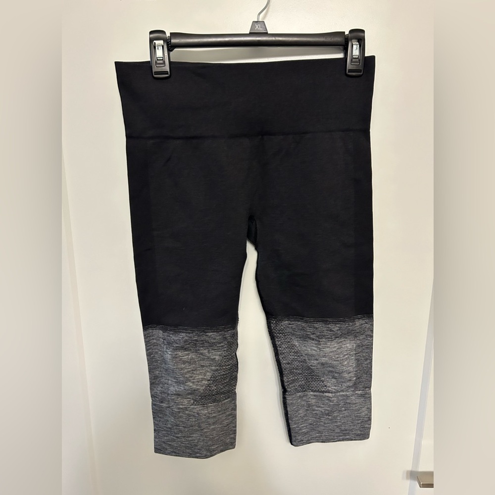 Like New Lululemon Seamlessly Street Crop